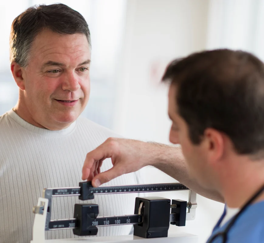a4 (3) A man is being measured by a doctor.